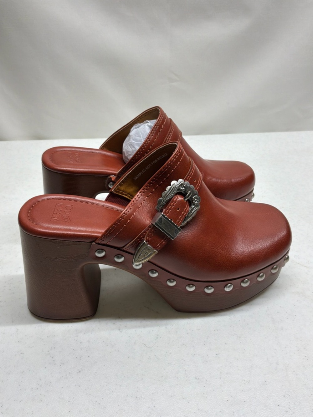 Frye And Co. Wylie Scalloped Vintage Red Color Clogs Women's Size 6M NWOT